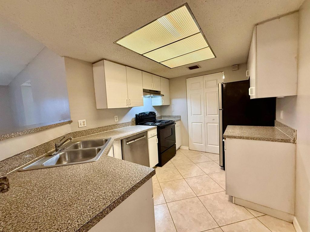 5065 Wiles Road 105, Coconut Creek, FL 33073