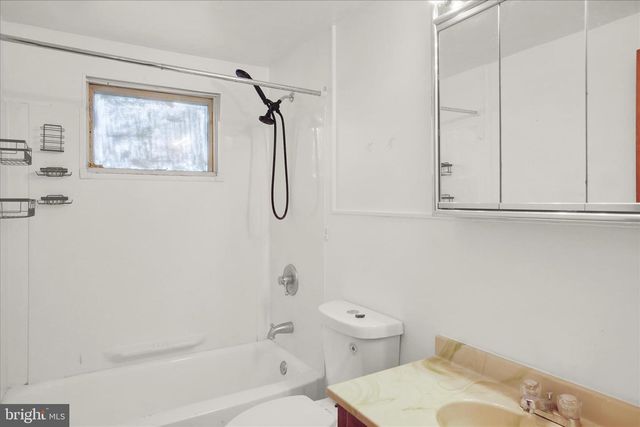 131 GARDEN CITY DR, Lancaster, PA 17602