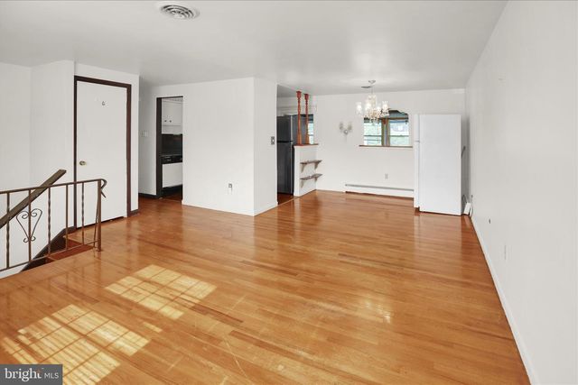 131 GARDEN CITY DR, Lancaster, PA 17602