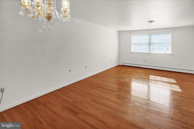 131 GARDEN CITY DR, Lancaster, PA 17602