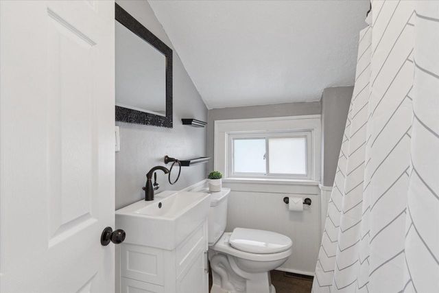 1106 E Court Street, Janesville, WI 53545