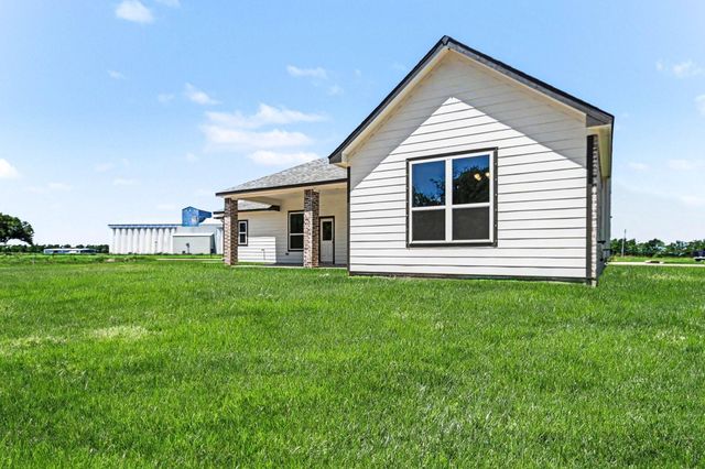 22 Cattle Drive, Bay City, TX 77414