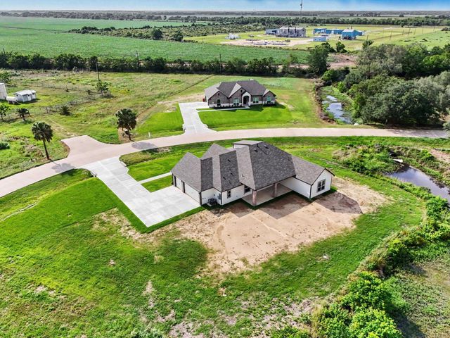 22 Cattle Drive, Bay City, TX 77414
