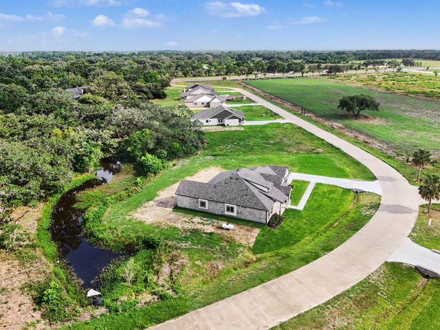22 Cattle Drive, Bay City, TX 77414