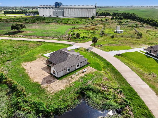 22 Cattle Drive, Bay City, TX 77414