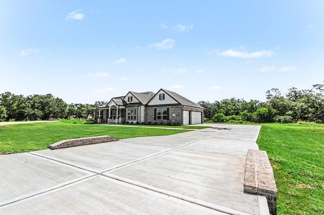 22 Cattle Drive, Bay City, TX 77414