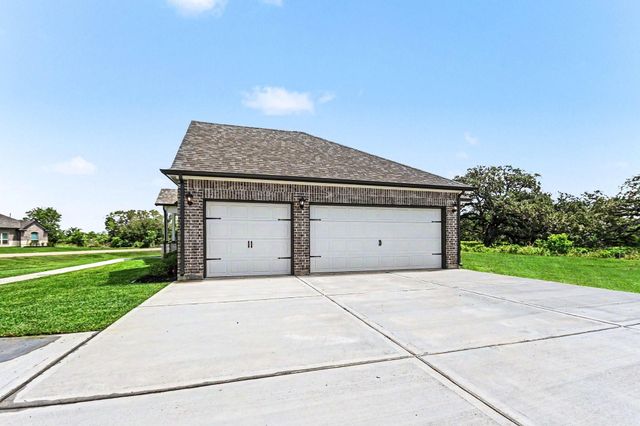 22 Cattle Drive, Bay City, TX 77414