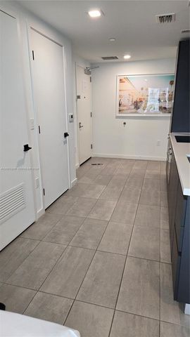 227 NE 2nd St 1613, Miami, FL 33132