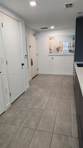 227 NE 2nd St 1613, Miami, FL 33132