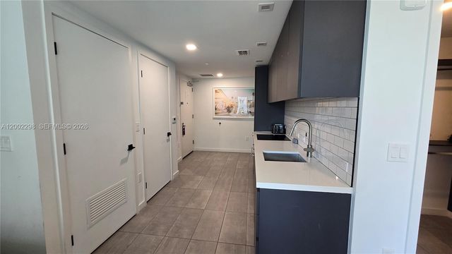 227 NE 2nd St 1613, Miami, FL 33132