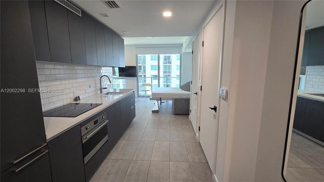 227 NE 2nd St 1613, Miami, FL 33132