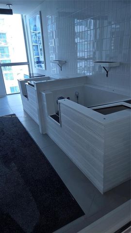 227 NE 2nd St 1613, Miami, FL 33132