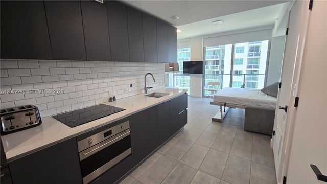 227 NE 2nd St 1613, Miami, FL 33132