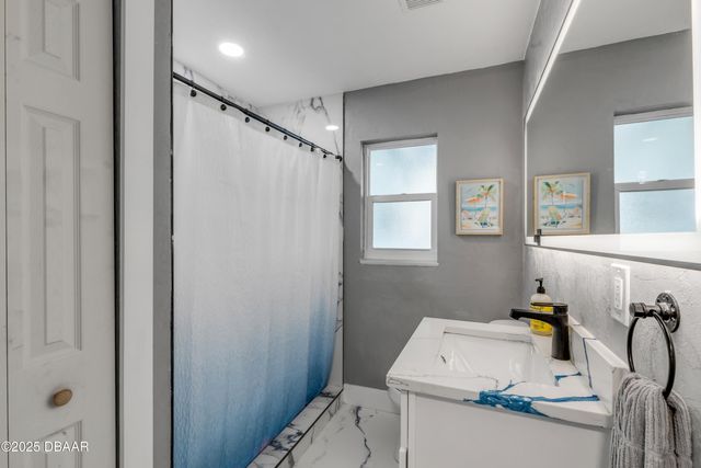 402 Lincoln Avenue, New Smyrna Beach, FL 32169