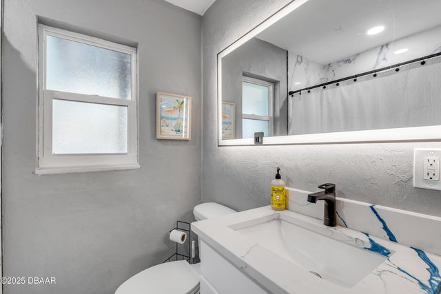 402 Lincoln Avenue, New Smyrna Beach, FL 32169