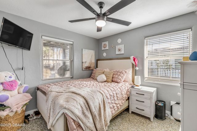 402 Lincoln Avenue, New Smyrna Beach, FL 32169