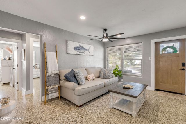 402 Lincoln Avenue, New Smyrna Beach, FL 32169