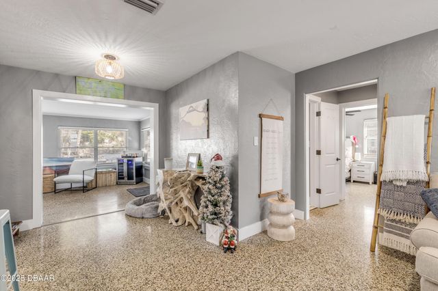 402 Lincoln Avenue, New Smyrna Beach, FL 32169