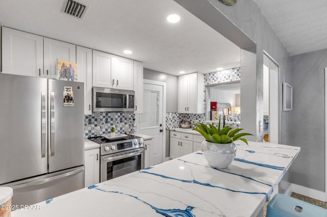 402 Lincoln Avenue, New Smyrna Beach, FL 32169