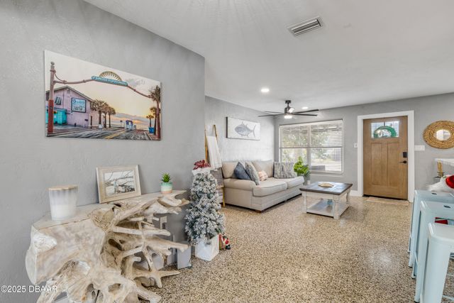 402 Lincoln Avenue, New Smyrna Beach, FL 32169