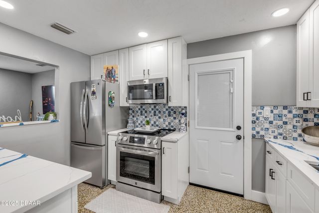 402 Lincoln Avenue, New Smyrna Beach, FL 32169