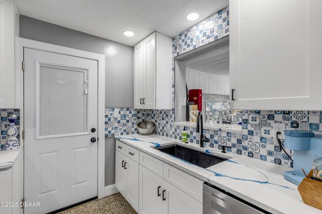 402 Lincoln Avenue, New Smyrna Beach, FL 32169