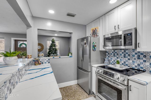 402 Lincoln Avenue, New Smyrna Beach, FL 32169