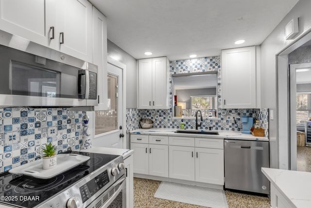 402 Lincoln Avenue, New Smyrna Beach, FL 32169