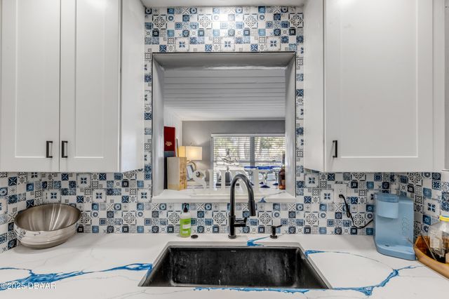 402 Lincoln Avenue, New Smyrna Beach, FL 32169