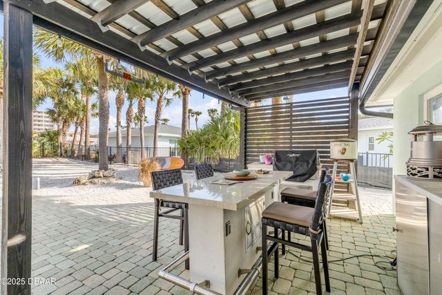 402 Lincoln Avenue, New Smyrna Beach, FL 32169