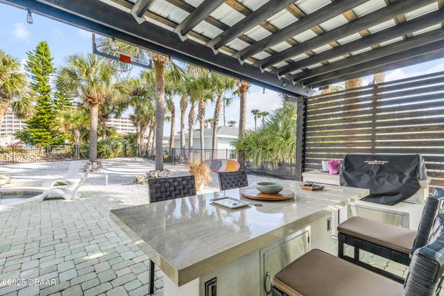 402 Lincoln Avenue, New Smyrna Beach, FL 32169