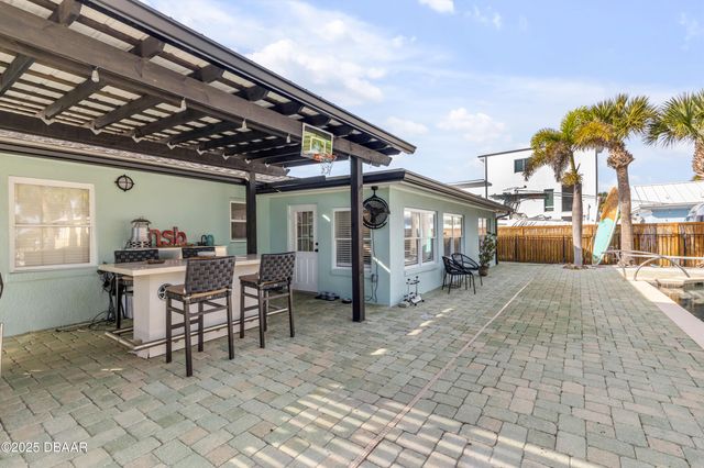 402 Lincoln Avenue, New Smyrna Beach, FL 32169