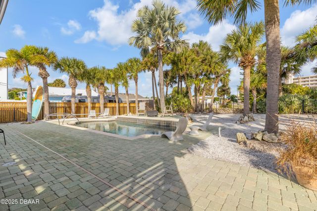 402 Lincoln Avenue, New Smyrna Beach, FL 32169