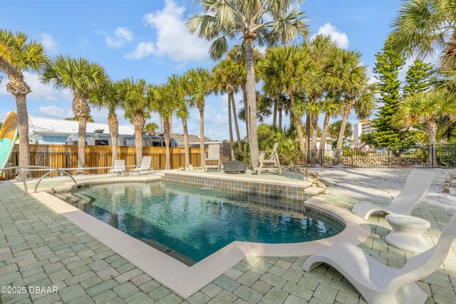 402 Lincoln Avenue, New Smyrna Beach, FL 32169