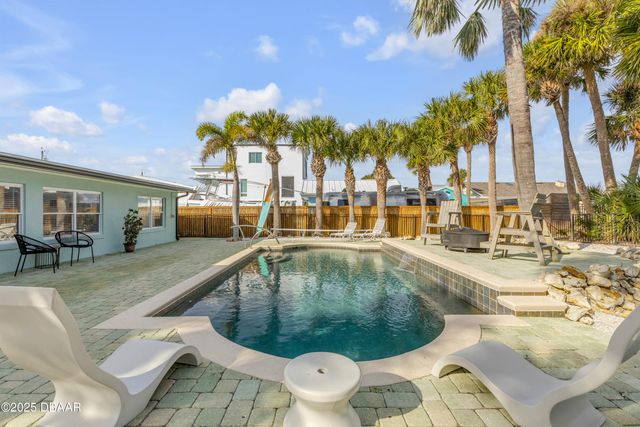 402 Lincoln Avenue, New Smyrna Beach, FL 32169