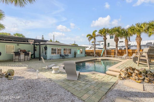 402 Lincoln Avenue, New Smyrna Beach, FL 32169