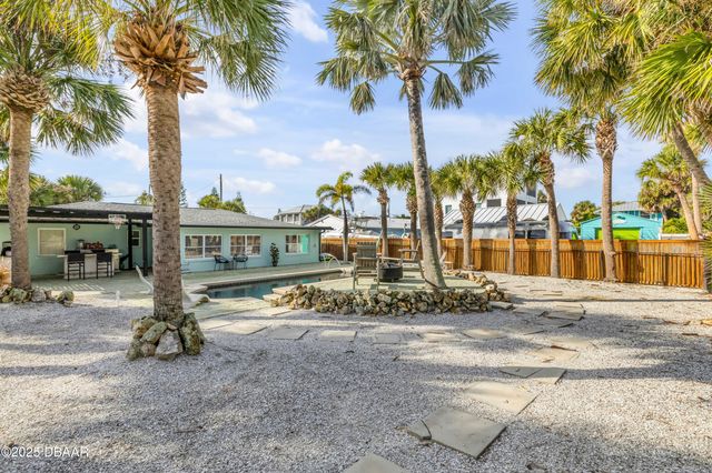 402 Lincoln Avenue, New Smyrna Beach, FL 32169