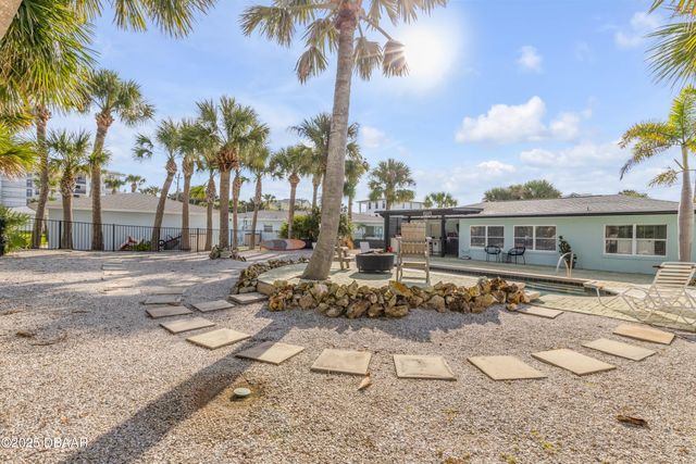 402 Lincoln Avenue, New Smyrna Beach, FL 32169