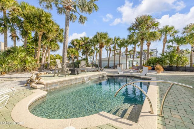 402 Lincoln Avenue, New Smyrna Beach, FL 32169