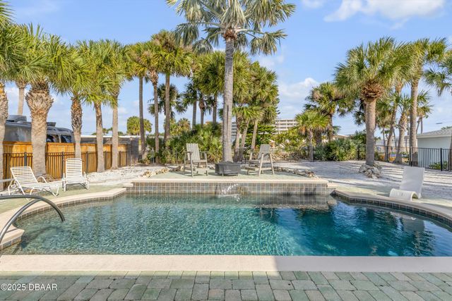 402 Lincoln Avenue, New Smyrna Beach, FL 32169