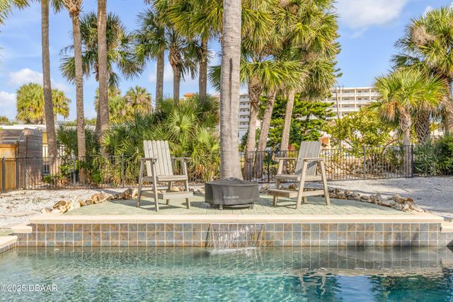 402 Lincoln Avenue, New Smyrna Beach, FL 32169