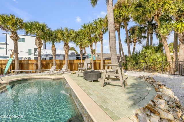 402 Lincoln Avenue, New Smyrna Beach, FL 32169