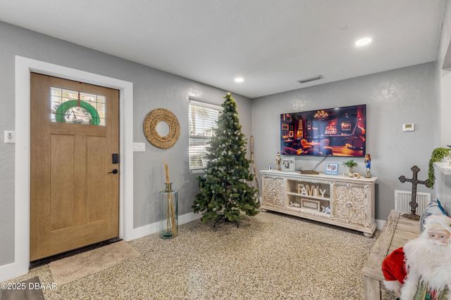 402 Lincoln Avenue, New Smyrna Beach, FL 32169