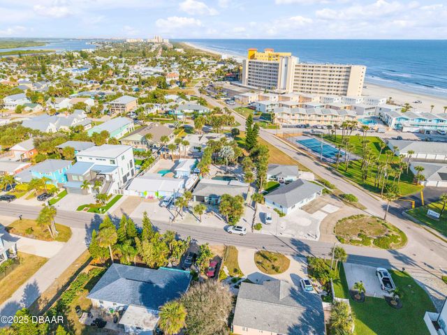 402 Lincoln Avenue, New Smyrna Beach, FL 32169