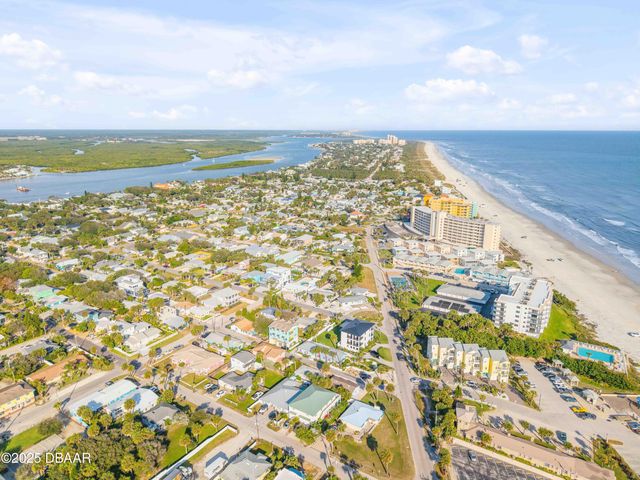 402 Lincoln Avenue, New Smyrna Beach, FL 32169