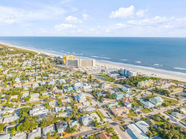 402 Lincoln Avenue, New Smyrna Beach, FL 32169