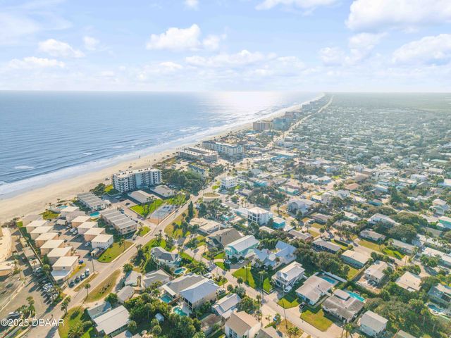 402 Lincoln Avenue, New Smyrna Beach, FL 32169