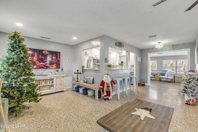 402 Lincoln Avenue, New Smyrna Beach, FL 32169