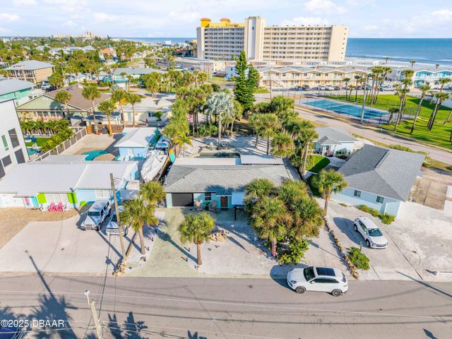 402 Lincoln Avenue, New Smyrna Beach, FL 32169