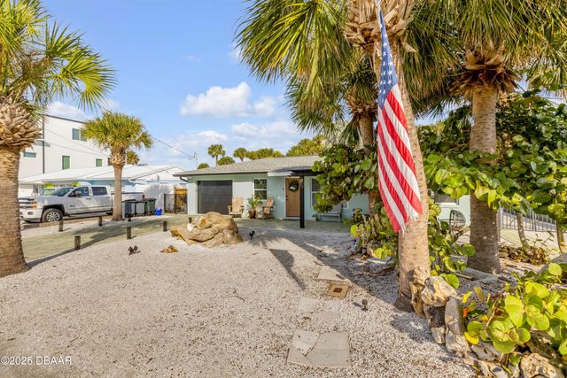 402 Lincoln Avenue, New Smyrna Beach, FL 32169